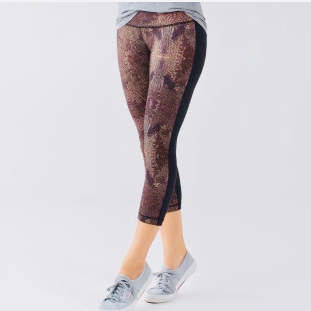 Lululemon Golden Goddess Wunder Under Crop - Sz 6 - Picture 2 of 7